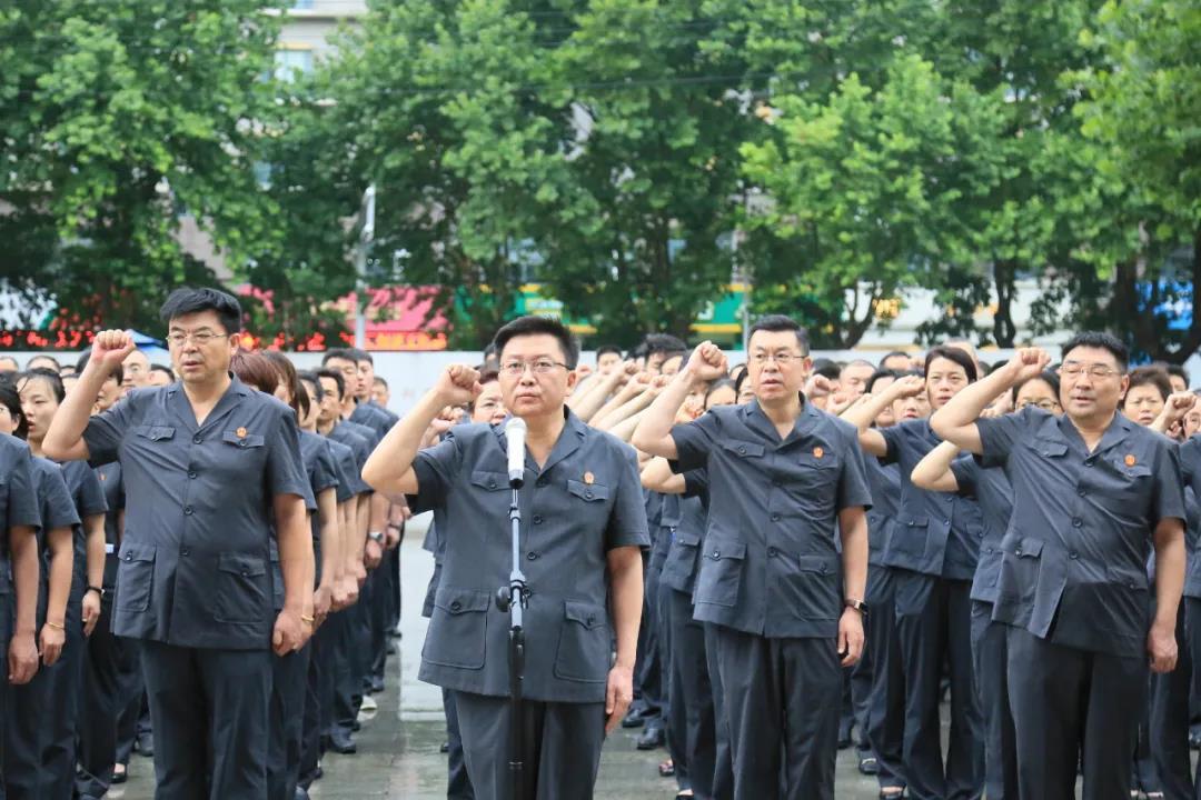 可爱吊带裙